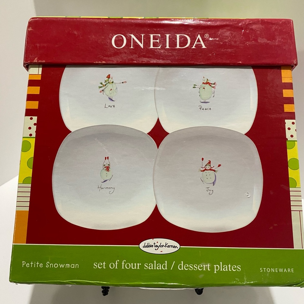 Oneida Petite Snowmen Salad Dessert Plates Set of 4 In Box Stoneware Assorted